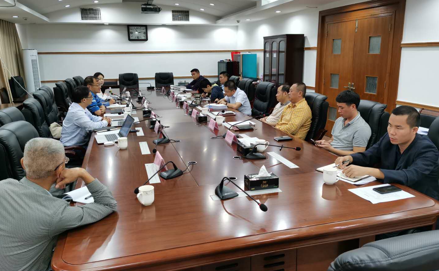 研究院调研组与琼中县政府座谈交流1.jpg